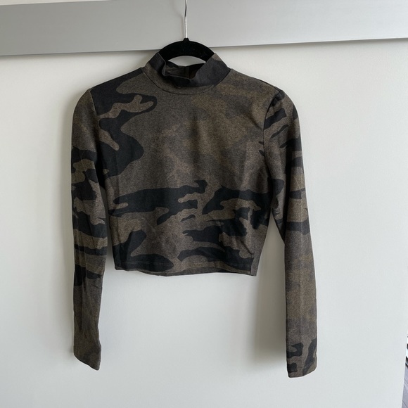 TNA camo mock neck crop top - Picture 1 of 3
